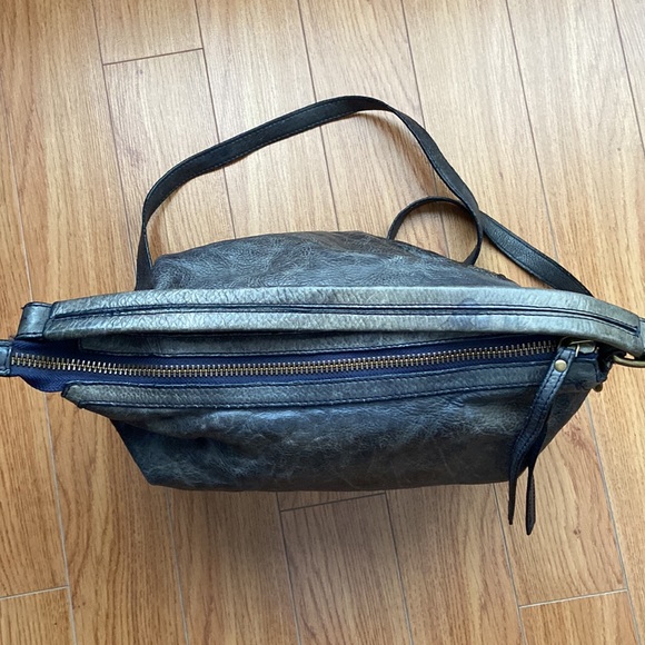 Frye & Co. leather weather worn purse with long and short straps zipper top - Picture 6 of 12